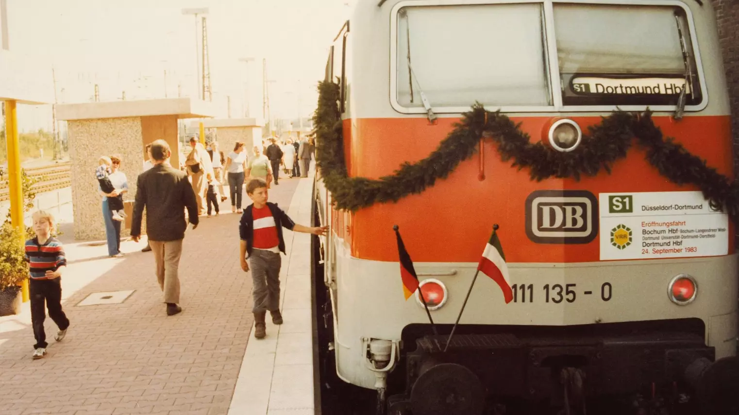 Ein Foto der ersten S-Bahn-Linie S 1 aus dem Jahr 1974